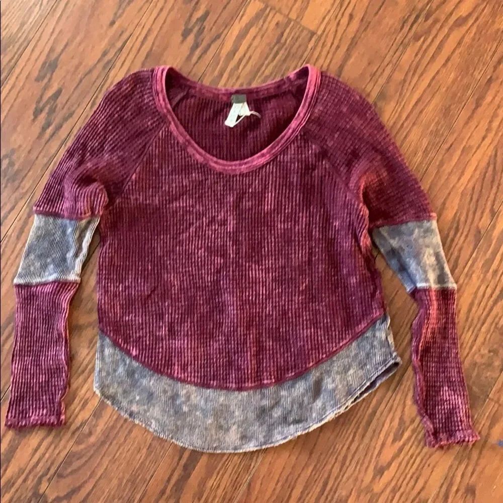 FP color block thermal top. XS